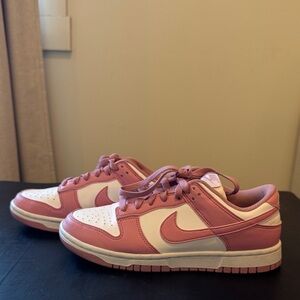 Nike Sneakers in Pink and White